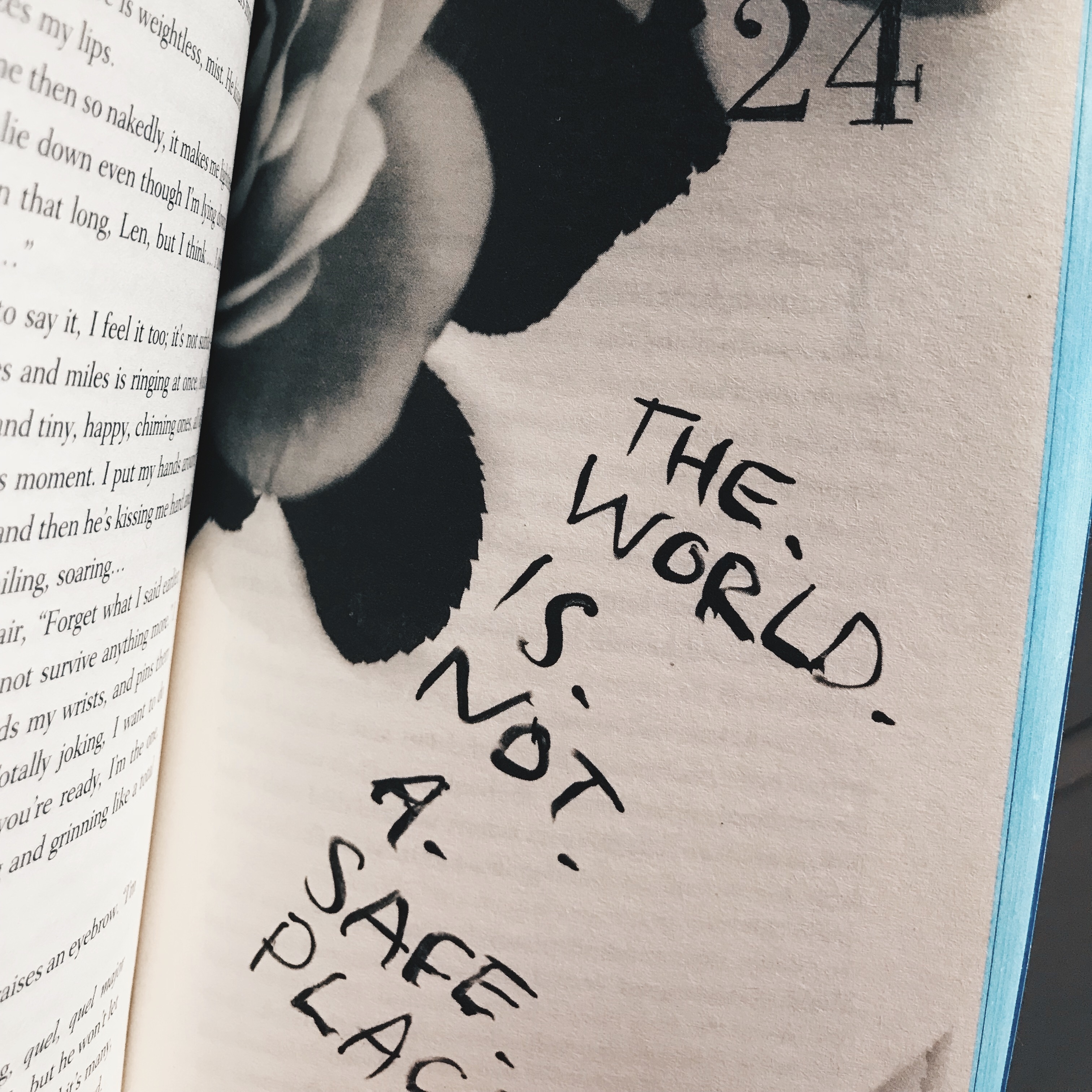 Book tag #1: Aesthetically Pleasing Book Tag