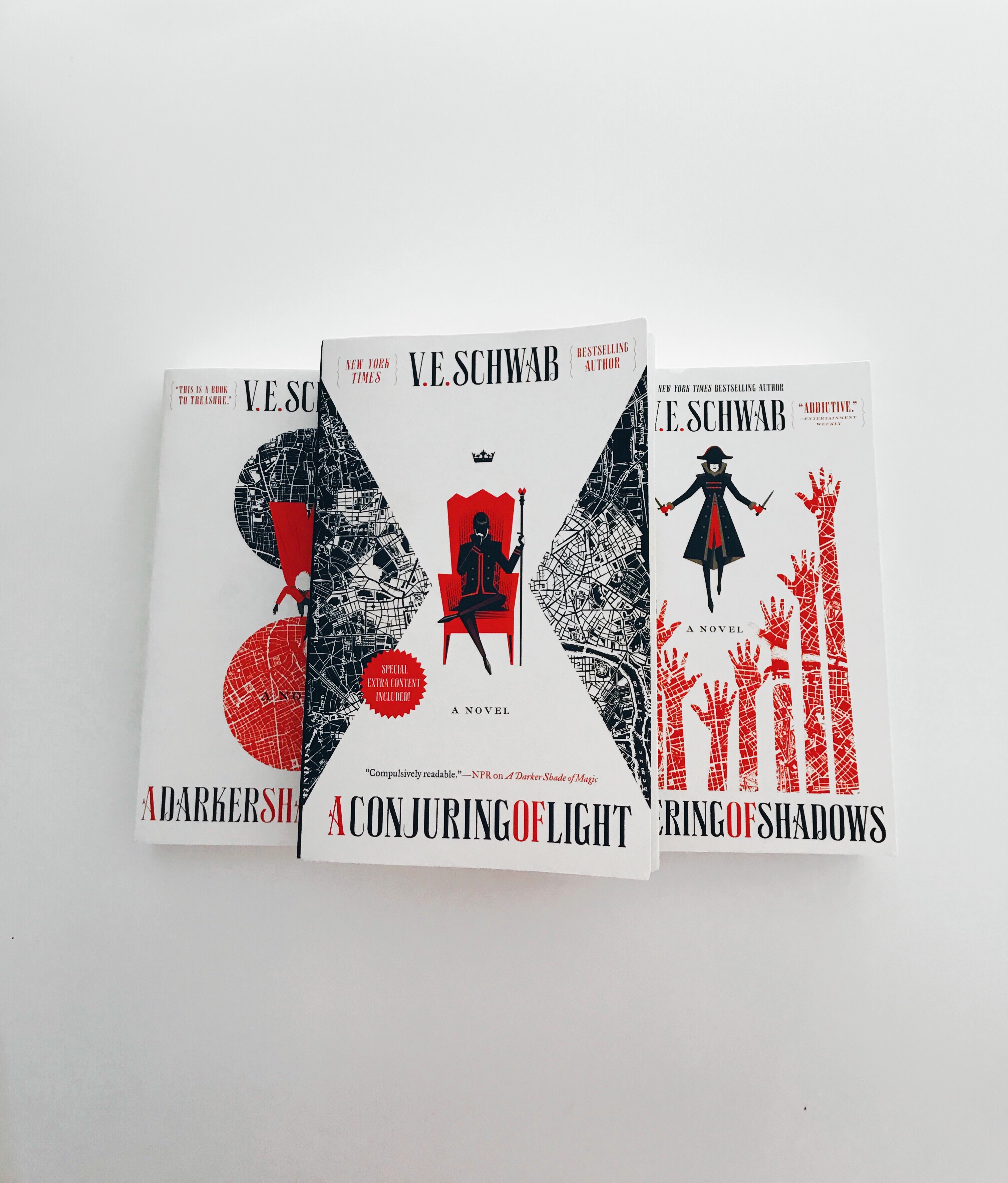 Review: A conjuring of light – V.E. Schwab